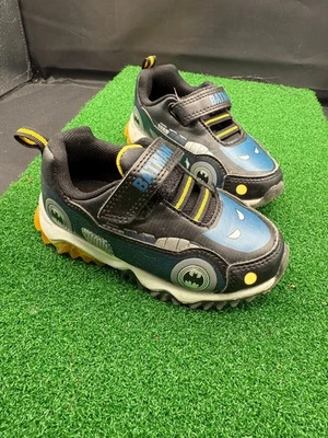 DC Comics Batman Iluminado Tenis Atléticos Zapatos Niños Talla 8C Negro Informal Foto 1 de 4