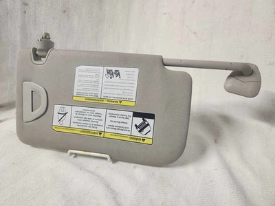 2017 Nissan Rogue DRIVER'S side sun visor WITHOUT illumination; trim code; G - Image 1 of 4