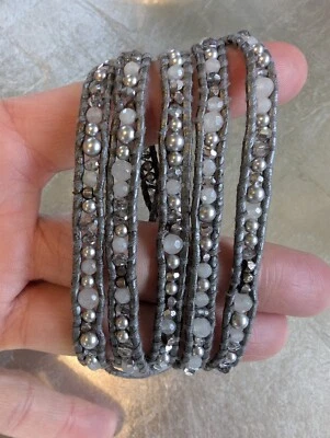 Pulsera envolvente de cuero gris perla gris mezclada Chan Luu Foto 1 de 4