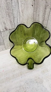 Vintage Green Glass 4 Leaf Clover Shaped Bowl " BEAUTIFUL COLLECTIBLE ITEM " - Picture 1 of 6