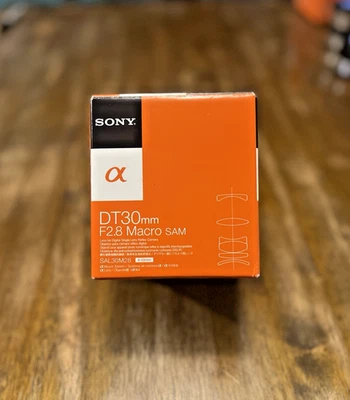 Объектив Sony DT 30 мм f2.8 Macro SAM SAL30M28 с крышками объектива - Изображение 1 из 3
