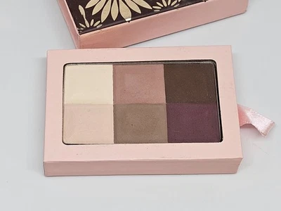 Paleta de sombras de ojos Laura Geller 6 tonos 0,35 oz./10 g (DEFECTOS SUPERFICIALES EN LA SOMBRA) Foto 1 de 4