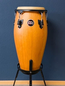 Sehr schöne Meinl Conga, Holzcorpus, Spielfäche 28 cm (11") komplett mit Ständer - Bild 1 von 6