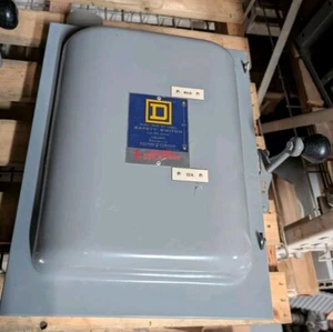Square D 82343, 100 amp, 600v Manual Transfer Switch - Picture 1 of 3
