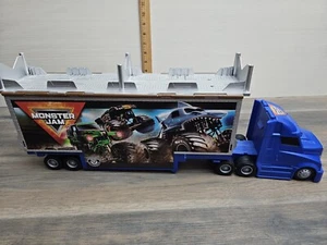 Monster Jam, Official 2-1 Transforming Hauler Playset With RARE Jumps Ramps! - Picture 1 of 9