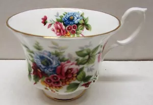 HUESO TAZA DE PATAS DE LA SERIE ROYAL ALBERT SUMMERTIME CHINA DE INGLANDIA - ¡BONITO! - Imagen 1 de 2