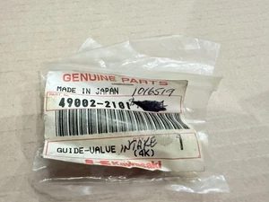 New NOS OEM Kawasaki Intake Valve Guide 49002-2101 1016519 - Foto 1 di 2