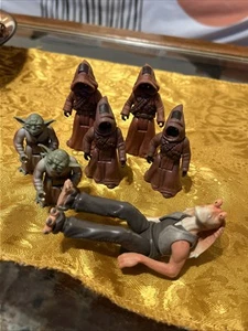 Lot Of 7 Loose Star Wars Figures 1990s 4 Jawas 2 Yodas And Jar Jar Binks - Picture 1 of 11
