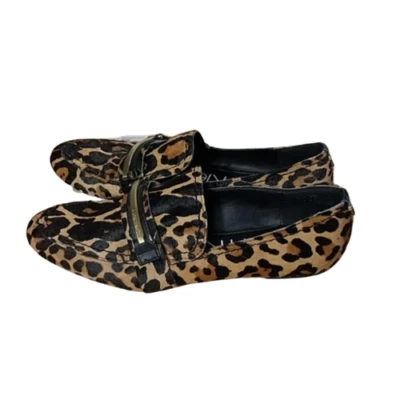 Mocasines para mujer Calvin Klein Orianna estampado de leopardo piel de becerro 7 Foto 1 de 4