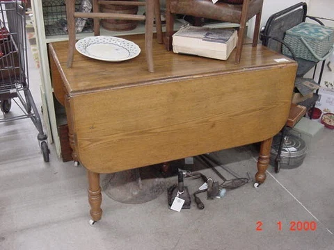 ANTIQUE OAK DROP LEAF TABLE WITH LEAF Cover