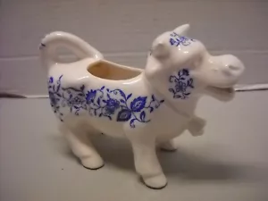 Jarra de Crema Vintage ARNART Cebolla Azul Forma de Vaca Cerámica Blanca y Azul - Imagen 1 de 9