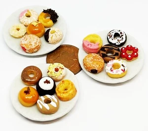 Puppenhaus gemischte Donuts auf Teller Maßstab 1:12 Miniatur Bäckerei PL8 ML tumdee - Bild 1 von 9
