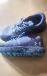 WOMENS UNDERARMOR SNEAKERS, SIZE 7 - Picture 1 of 1