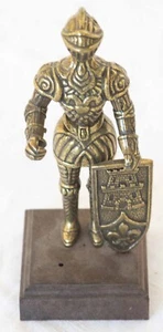 Deutscher Ritter Messing mit Schild H 12 cm Figur Deko Skulptur Rüstung 2830 - Bild 1 von 6
