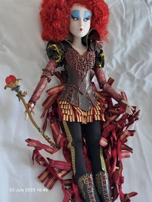 Muñeca Reina Roja Edición Limitada Disney Store Alicia a través del espejo 17 Foto 1 de 4
