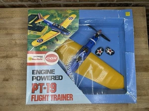 Entrenador de vuelo PT-19 con motor de gasolina Cox 049 #5700 NUEVO - Imagen 1 de 11
