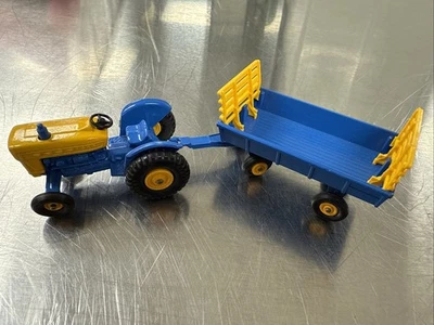 MATCHBOX LESNEY #39, 40 FORD TRACTOR AND TRAILER COMBO - Image 1 of 2