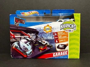 RARE 2010 Hot Wheels Spinning Turntable Garage Toys R Us With 1 Car - Picture 1 of 4