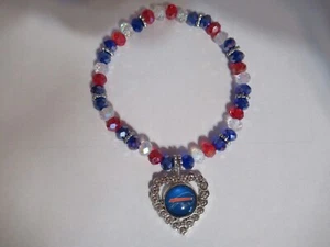 Buffalo Bills Football  sparkle  Heart Charm Dangle Women's stretch bracelet - Picture 1 of 2