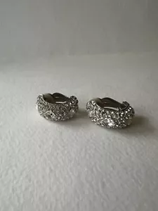 Joan Rivers Kristallpflaster Strass halber Reifen versilberte Clip Ohrringe - Bild 1 von 11