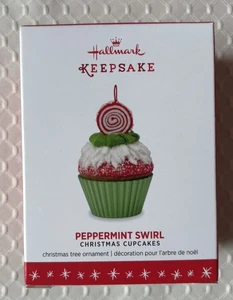 Hallmark Andenken 2016 PFEFFERMINZWIRBEL #7 Weihnachten Cupcake Serie Ornament neu - Bild 1 von 1