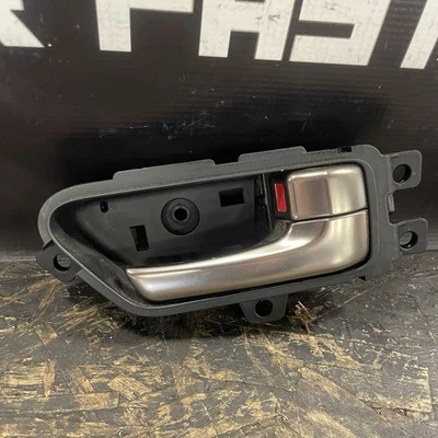 2013-2016 HYUNDAI GENESIS COUPE PASSENGER RH RIGHT INTERIOR DOOR HANDLE OEM USED - Image 1 of 4