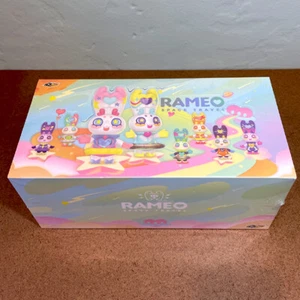 52TOYS x Rameo Viaje Espacial Caja Ciega Set Estuche [8 Mini Figuras] Regalo Conejo Liebre - Imagen 1 de 3