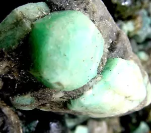 LOTTO GEMME GREZZE SMERALDO 500 CARATI COLOMBIANE ORIGINALE BERILLO NATURALE GREZZO ROCCIA NON TAGLIATA - Foto 1 di 9
