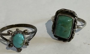 Pair Lot of 2 Vintage Delicate Turquoise Native America Style Rings Turtle - Picture 1 of 12