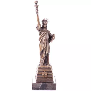Bronze statue of Liberty on a black marble base after Auguste Bartholdi - Foto 1 di 4