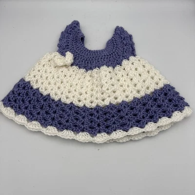 手工钩针婴儿连衣裙或娃娃衣服紫色复活节教堂 — 第 1/3 张图片