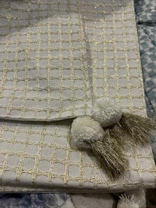 Runner da tavolo Opalhouse tessuto avorio righe oro 14”x72” nappe pom vacanza - Foto 1 di 3