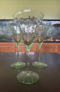 Set of 3 Vintage Uranium/Vaseline Needle Etched Optic Champagne Glasses 7.75” - Picture 1 of 10