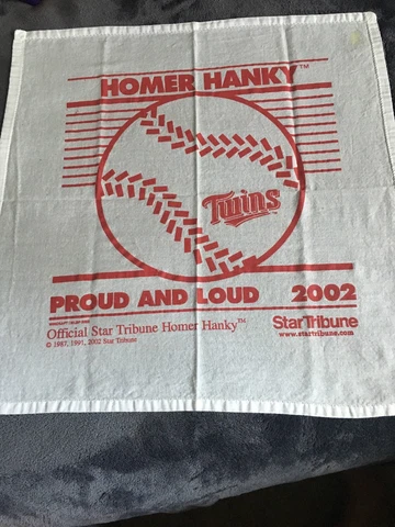 2002 MINNESOTA TWINS OFFICIAL PROUD AND LOUD HOMER HANKY NEW WITH MLB HOLOGRAM Cover