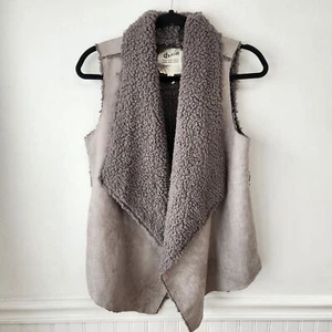 NUOVO Dylan Anthro Drape aperto davanti gilet finta pelle scamosciata sherpa grigio accogliente donna XS - Foto 1 di 8