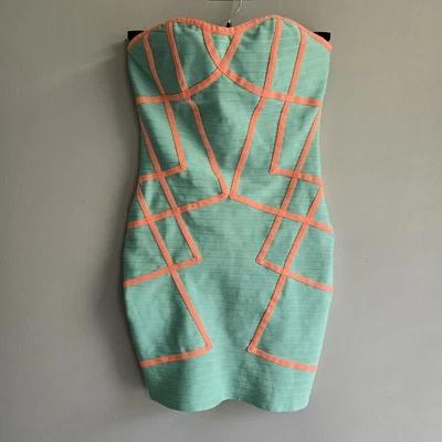 Vestido Wow Couture Sin Tirantes Vendaje Talla M Verde Coral Foto 1 de 4