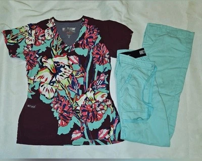 Grey's Anatomy Signature Scrub Set Xsmall Print Top With Matching XXS Mint Pants - Image 1 of 2