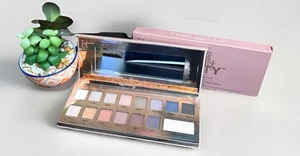 It Cosmetics Naturally Pretty Volume 1 Matte Luxe Transforming Palette NIB! - Picture 1 of 1