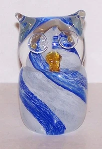 LOVELY OWL BLUE & WHITE ART GLASS  3 5/8" PAPERWEIGHT - Picture 1 of 6