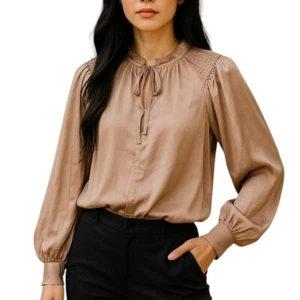 NUEVO NUEVO CON ETIQUETAS Philosophy Manga Larga Satén Top Camisa Talla Grande Tostado Neutro Precio de venta sugerido por el fabricante $68 - Imagen 1 de 12