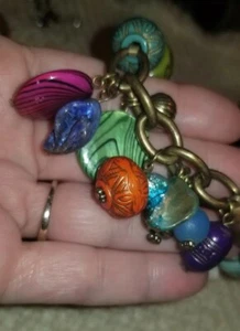 Pulsera Vintage Colorido Materiales Mezclados Diseñador? Dijes Estate sin firmar usados en excelente estado - Imagen 1 de 11