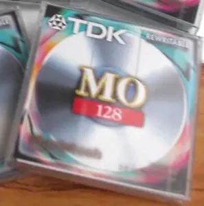 TDK REWRITABLE 3.5" 128Mb MAGNETO-OPTICAL DISK - MAC FORMATTED - SEALED - Bild 1 von 2
