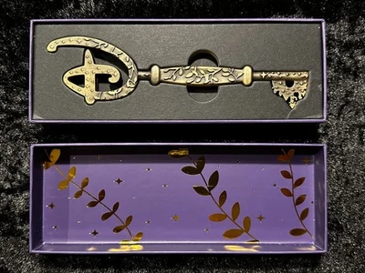 Llave de ceremonia de apertura exclusiva de Disney Store UK de metal para tienda Disney Foto 1 de 3