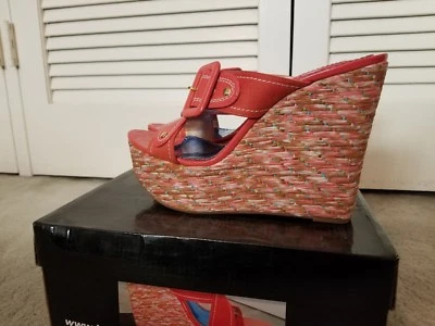 Sandalia de cuña Luichiny Amil Ya Coral Talla 10M charol tacón colorido Foto 1 de 4