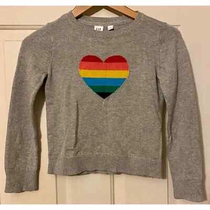 GAP KIDS*Girls*Gray Sweater with Rainbow Heart*NWT*Medium - Picture 1 of 5