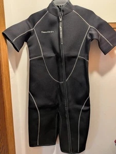 Sea Skin Unisex Medium Black Short Sleeve Short Wetsuit Full Zip Neoprene New - Picture 1 of 9