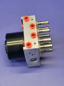 BLOC POMPE ABS Suzuki Swift 73K1 2WD 06.2102-1039.4 BLOC GARANTIE 6 MOIS - Picture 1 of 3