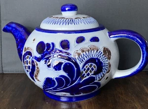 Tetera de cerámica hecha a mano Alemania azul cobalto esmalte de sal floral hermosa usada en excelente estado - Imagen 1 de 12