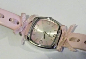  Casual Woman's Quartz Fashion Watch - Picture 1 of 3