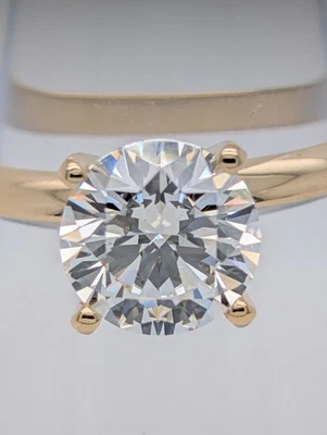 Anillo de compromiso redondo de diamantes cultivados en laboratorio de corte brillante de 1,70 quilates 14 k YG talla 7 Foto 1 de 4